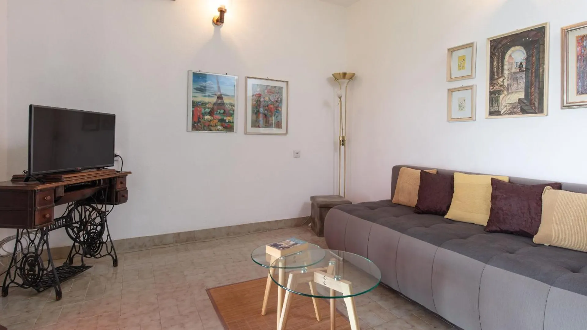 Casa vacanze Ferienhaus In Okrug Gornji Mit Grill Und Terrasse Traù